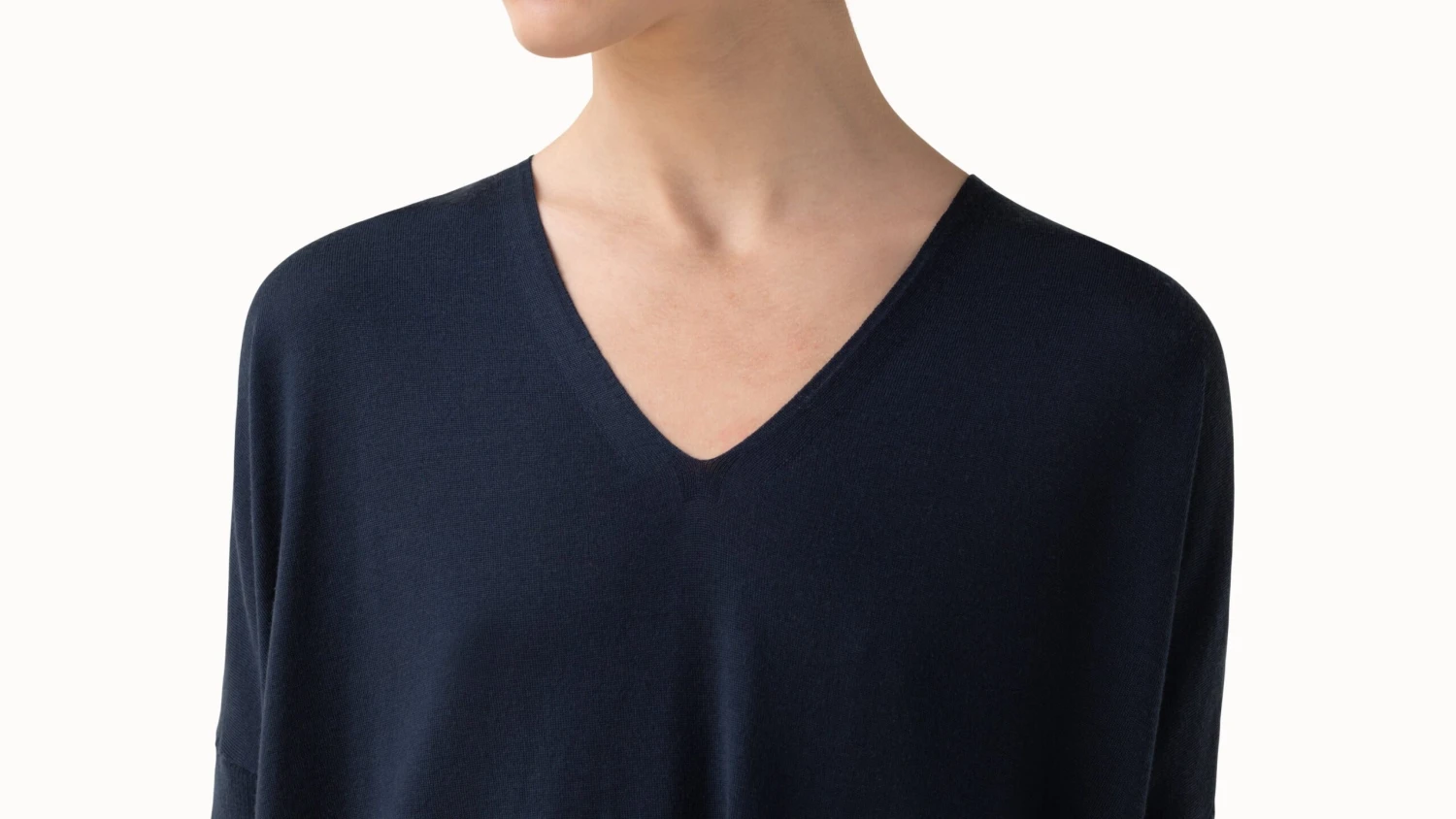 Oversized V-Neck Merino Wool Knit Pullover 5 Oversized V-Neck Merino Wool Knit Pullover - Image 3