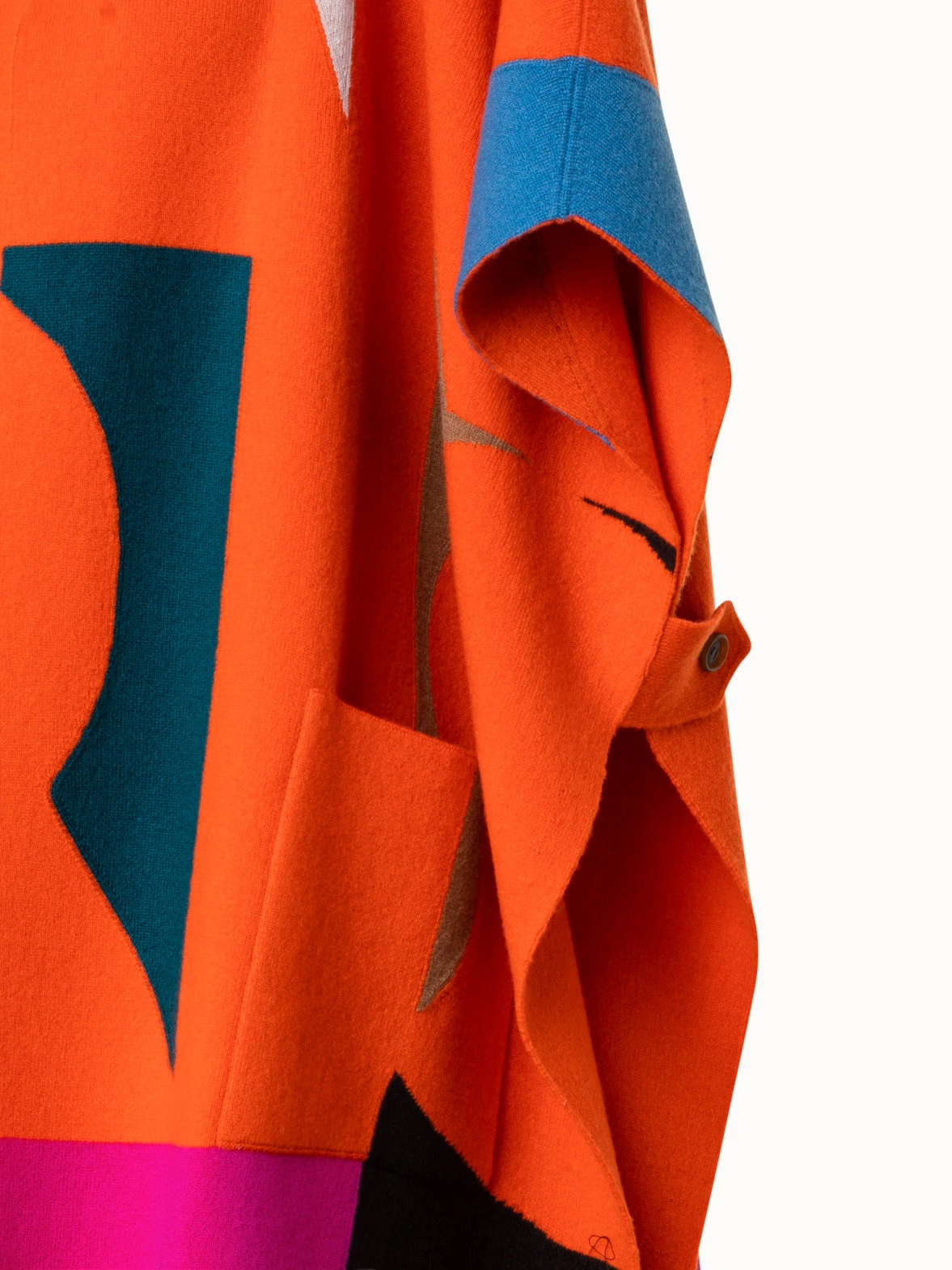 AKRIS Reversible Cashmere Knit Composed Letters Intarsia Double-Face Cape 8 AKRIS Reversible Cashmere Knit Composed Letters Intarsia Double-Face Cape - Image 6